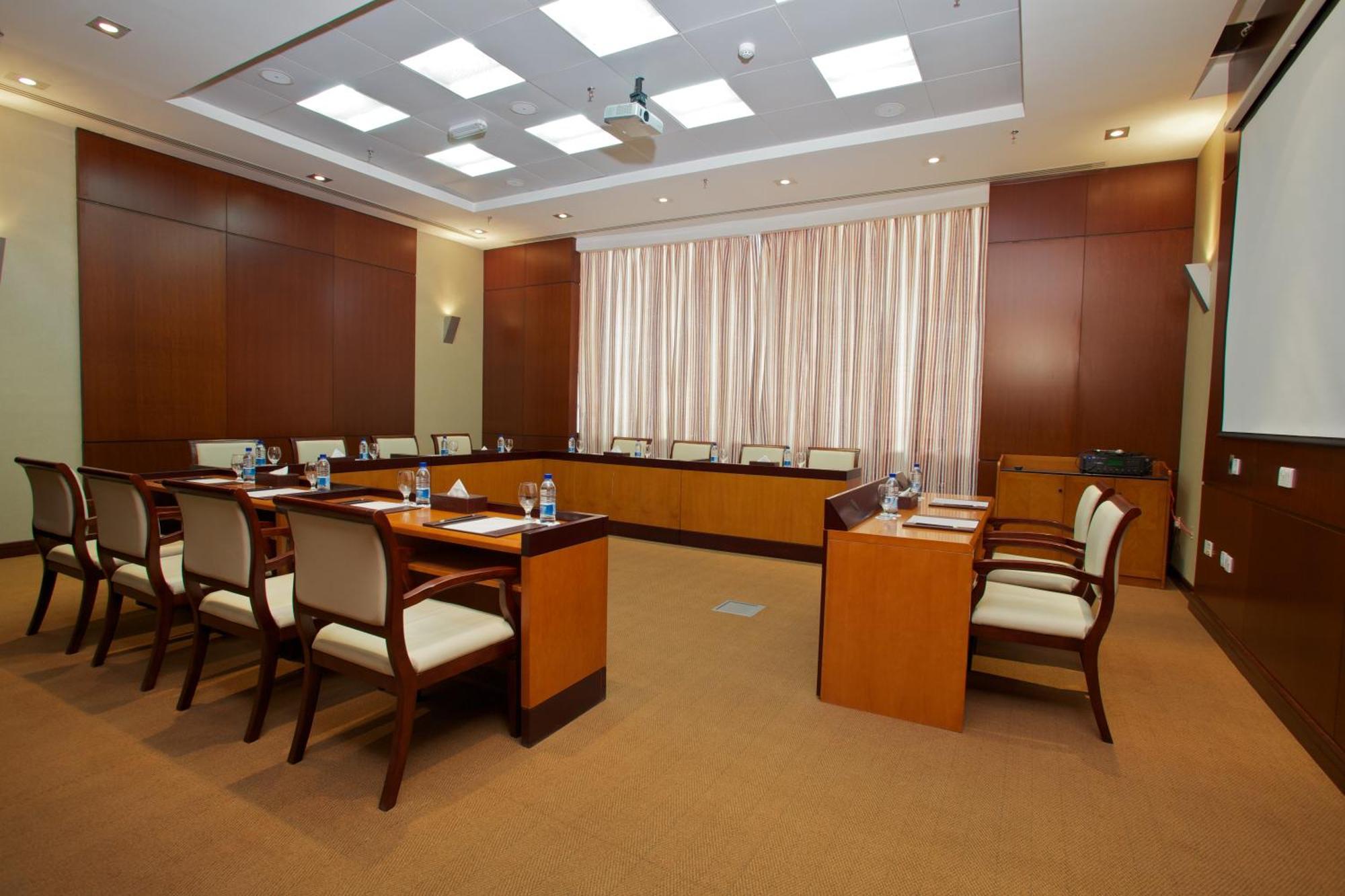 Sunday Fujairah Bay Formerly Concorde Hotel Fudżajra Zewnętrze zdjęcie The meeting room of the National Assembly