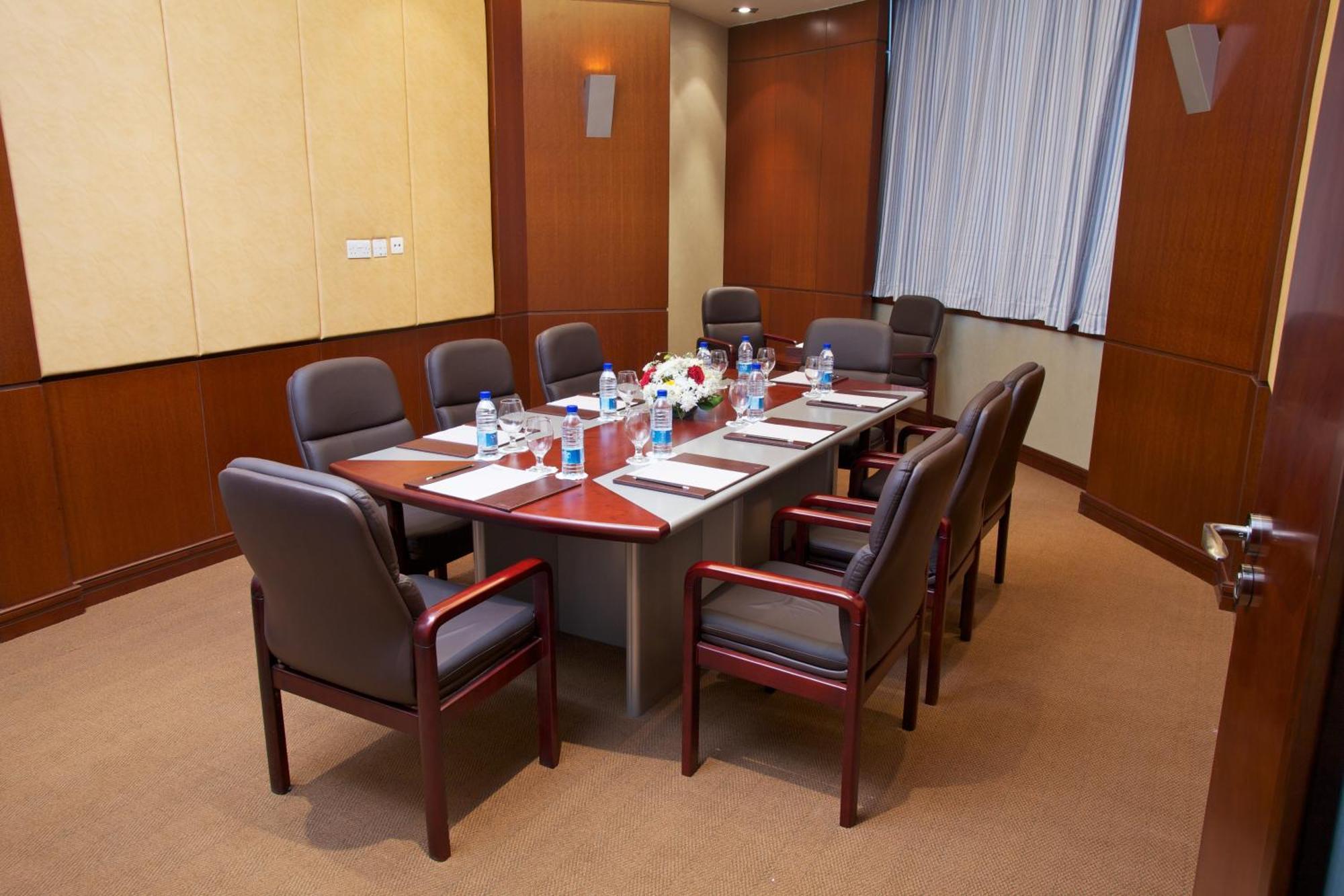 Sunday Fujairah Bay Formerly Concorde Hotel Fudżajra Zewnętrze zdjęcie A boardroom