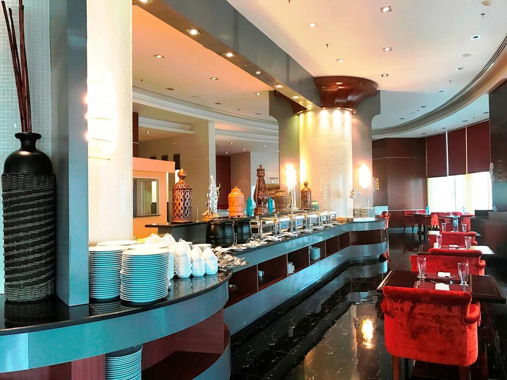 Sunday Fujairah Bay Formerly Concorde Hotel Fudżajra Zewnętrze zdjęcie The buffet at the lounge