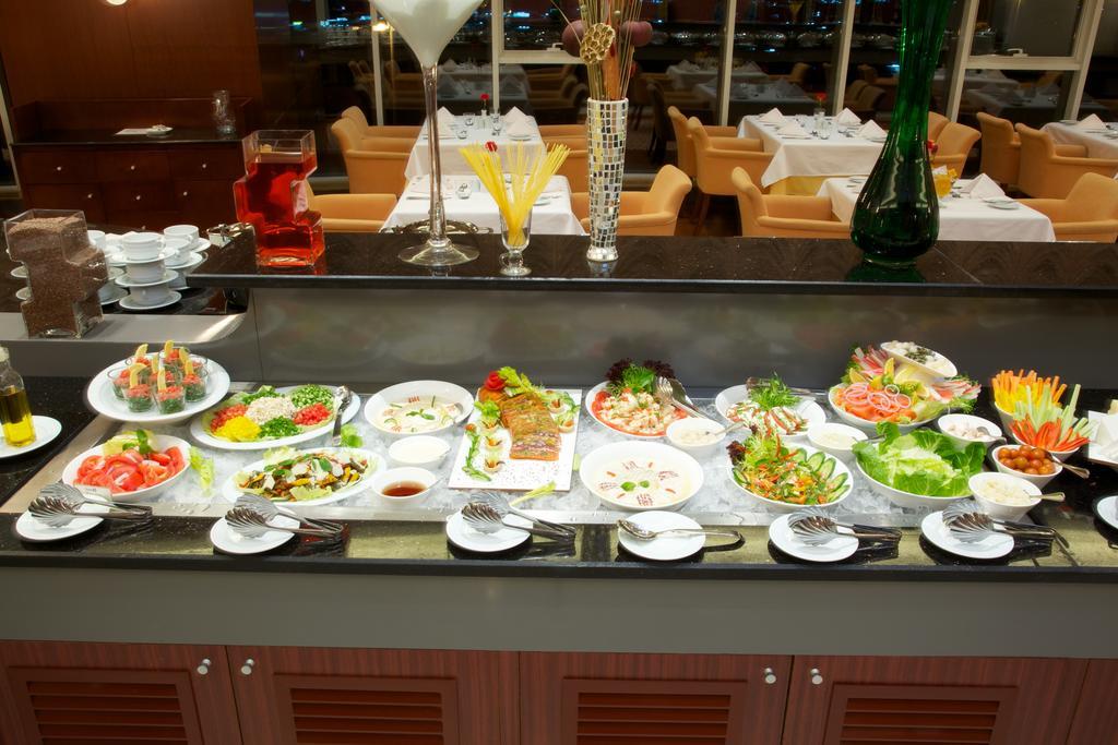 Sunday Fujairah Bay Formerly Concorde Hotel Fudżajra Zewnętrze zdjęcie A salad bar