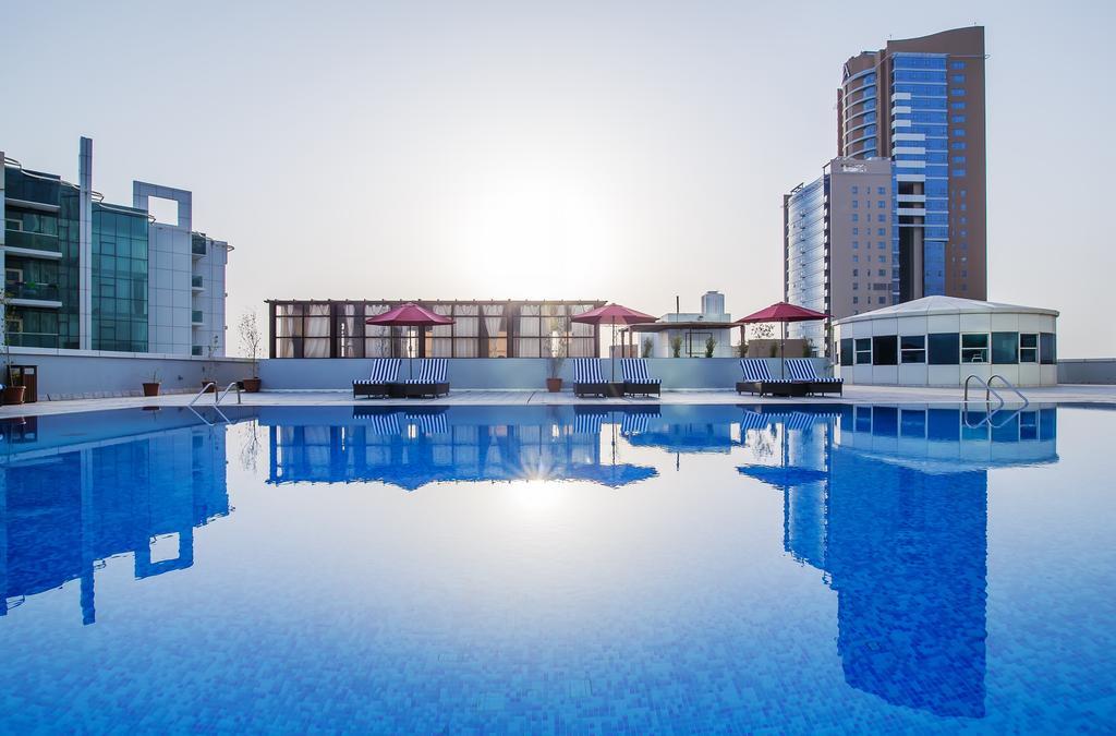 Sunday Fujairah Bay Formerly Concorde Hotel Fudżajra Zewnętrze zdjęcie The swimming pool at the hotel