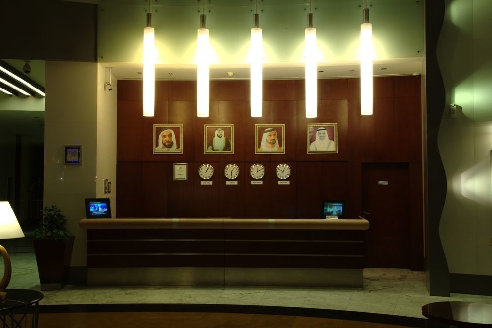 Sunday Fujairah Bay Formerly Concorde Hotel Fudżajra Zewnętrze zdjęcie Reception desk at the Ritz-Carlton, Bahrain